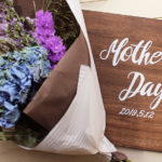 母の日のブーケをボードにしてプレゼント