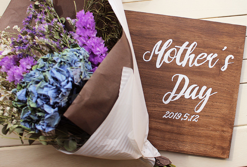 母の日のブーケをボードにしてプレゼント