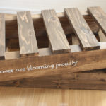 お花屋さんみたいに花台をつくりました。