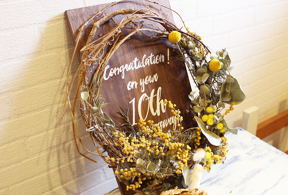 長年の仕事仲間に１０周年ギフトをもっていきました。