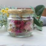 ドライフラワーの瓶詰めで一息